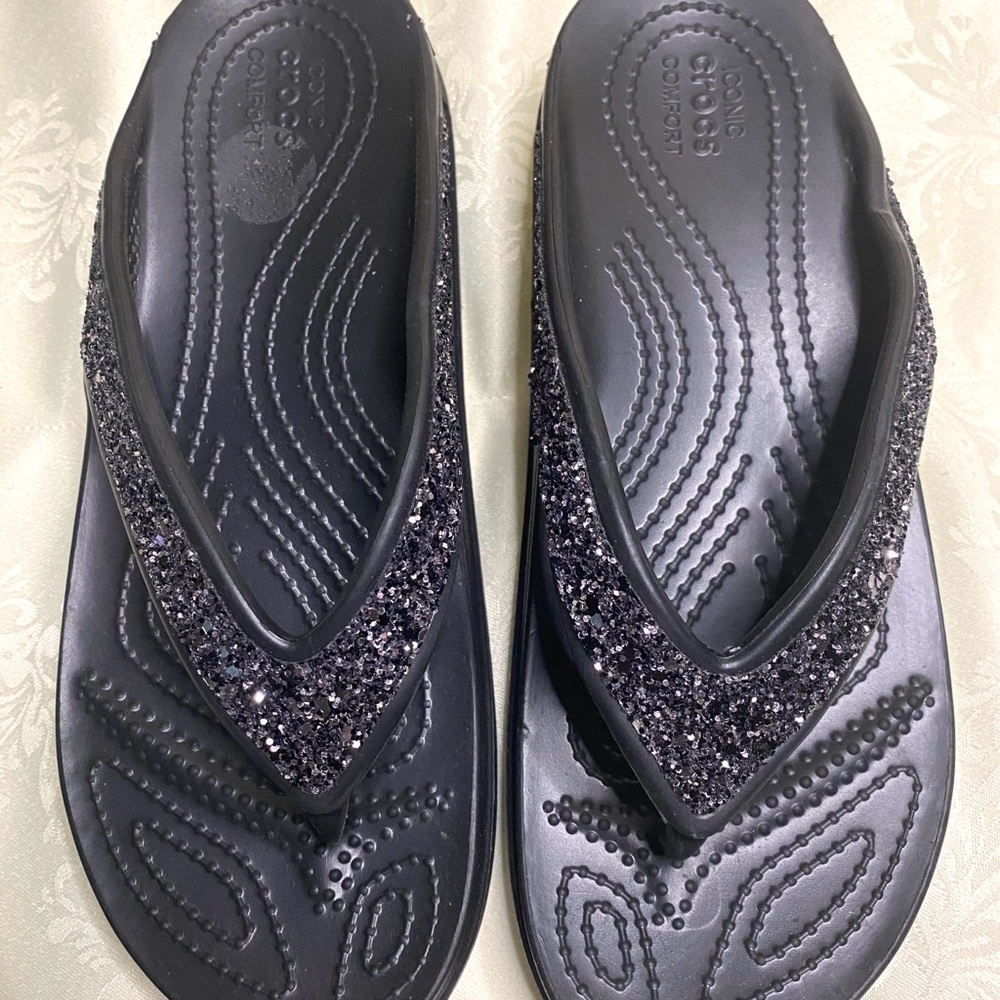 WOMEN'S CROCS SLOANE BLACK/GLITTER FLIP FLOP PLATFORM BEACH SANDALS SIZE 7